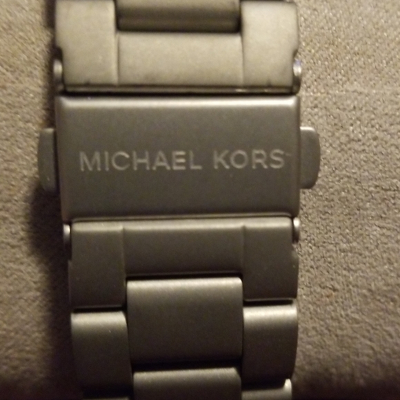 🆕️ Grey Matte Finish Michael Kors Watch - Picture 4 of 8
